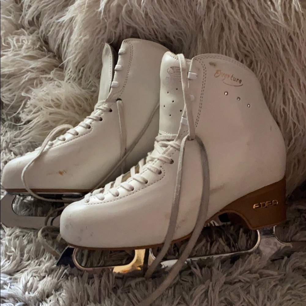 Edea Overture figure skates!